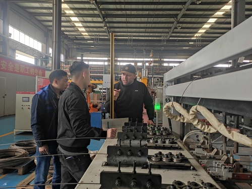 Ultime notizie aziendali su Il cliente americano ha visitato la fabbrica Xinwei