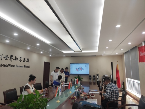 Ultime notizie aziendali su Il cliente indiano ha visitato la fabbrica Xinwei