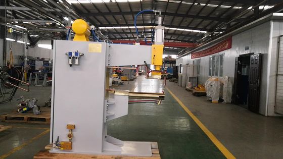 Un buon prezzo. La Tabella di macchina della saldatura a punti di CNC della lamiera sottile di 50HZ 3.5KN ha funzionato in linea