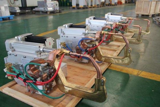 Saldatura a punti pistola elettrica compatta di 280V 160KVA della servo automatica