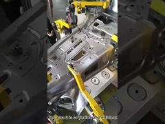 La saldatura della carrozzeria dell'auto con saldatrice a punti portatile