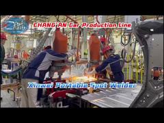 La macchina di saldatura a punti di sospensione utilizzata nell'industria automobilistica